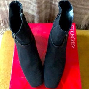 EUC (worn twice) AEROSOLES “HARMONICA” Black booties. Man made materials.